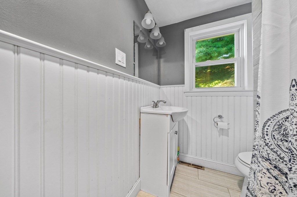 52 Bartlett Road Randolph, MA 02368 - Photo 14 of 20 Gallery Image 14