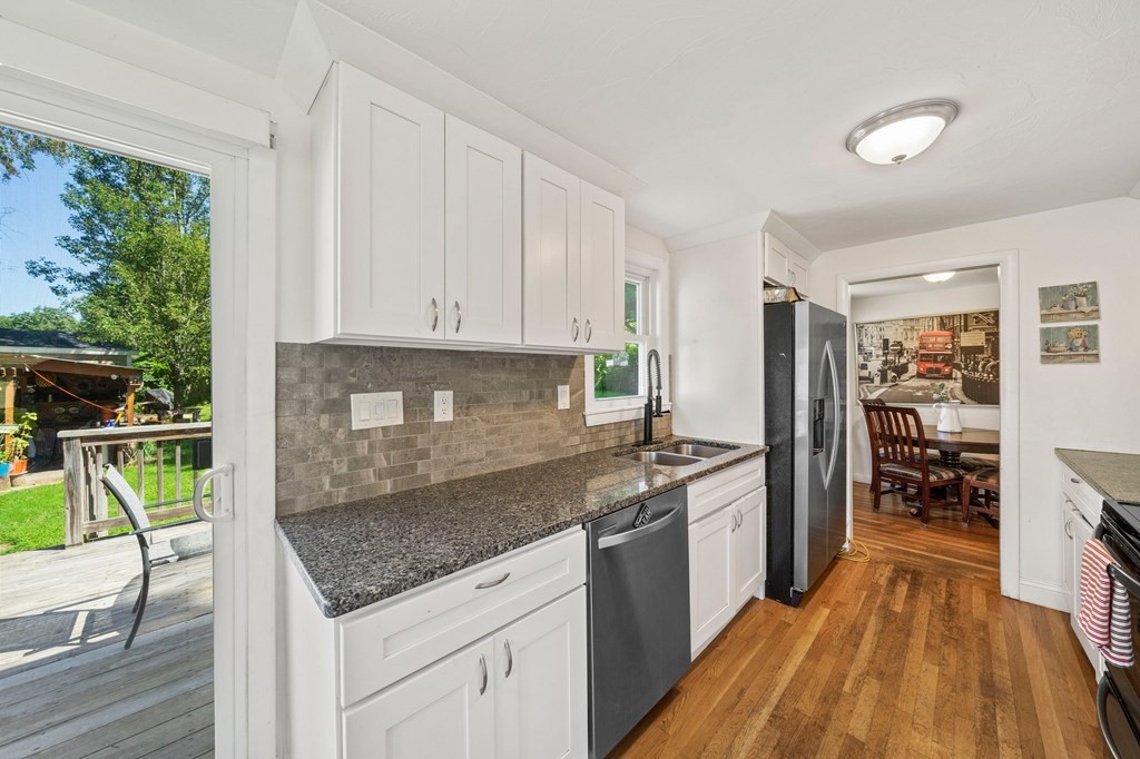 52 Bartlett Road Randolph, MA 02368 - Photo 4 of 20 Gallery Image 4