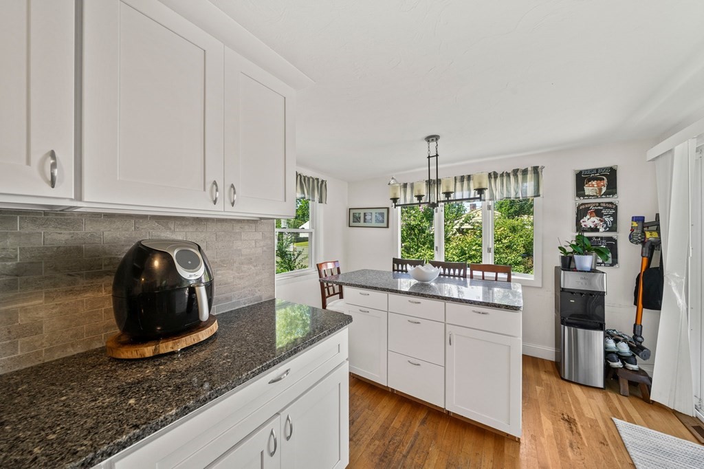 52 Bartlett Road Randolph, MA 02368 - Photo 5 of 20 Gallery Image 5