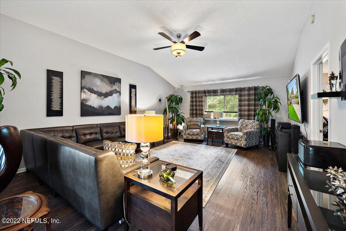 10080 Chesterton Road Jacksonville, FL 32246 - Photo 4 of 17 Family Room