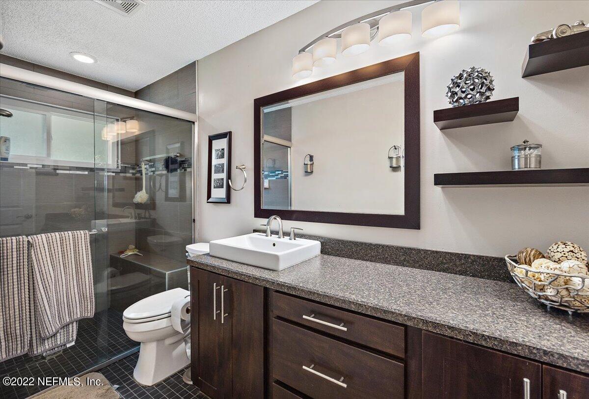 10080 Chesterton Road Jacksonville, FL 32246 - Photo 6 of 17 Primary Bathroom