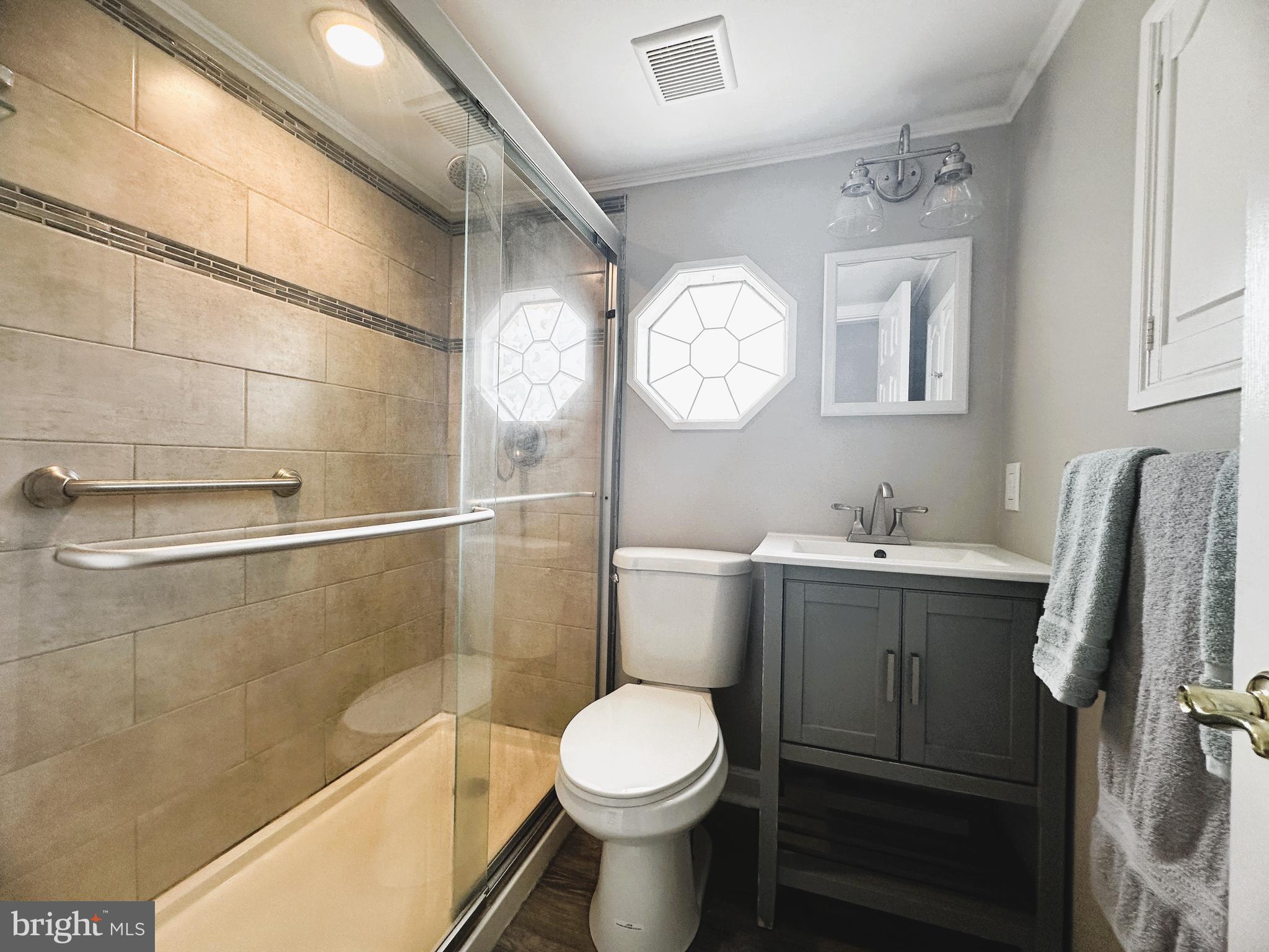 431 Shore Drive Edgewater, MD 21037 - Photo 21 of 53 Full bathroom on main level