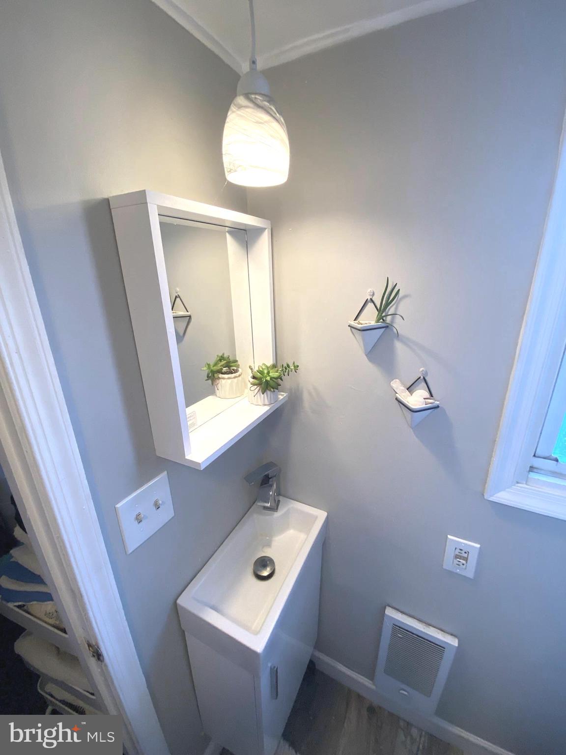 431 Shore Drive Edgewater, MD 21037 - Photo 33 of 53 alt view of full bath upstairs