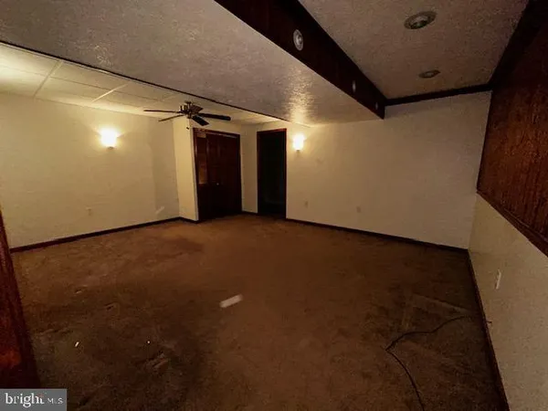 a view of a garage