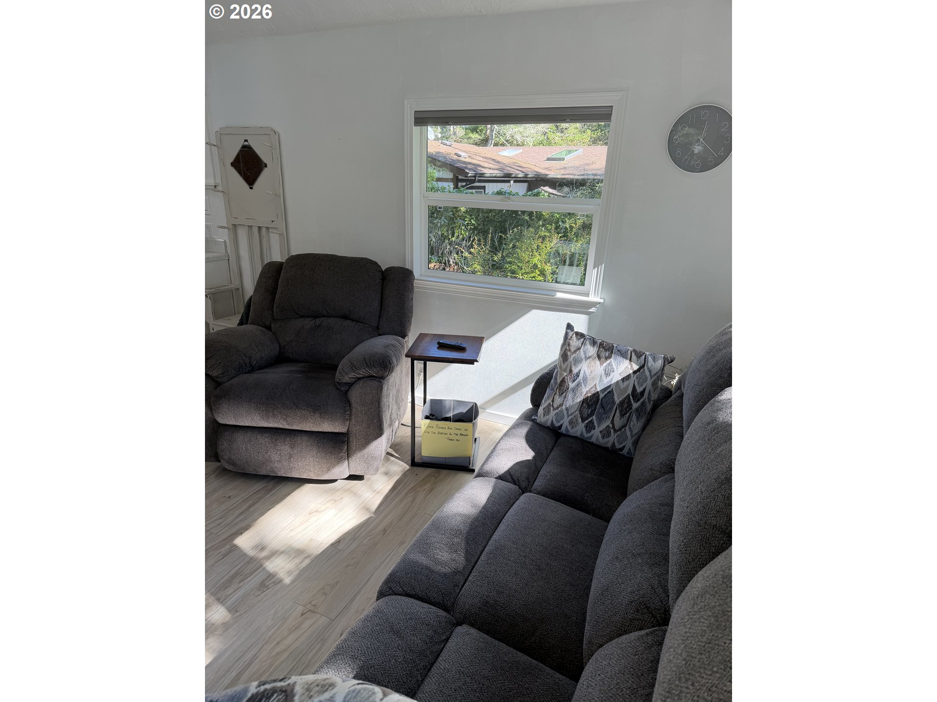 39 Easy Street Florence, OR 97439 - Photo 19 of 24 a living room with furniture and a large window
