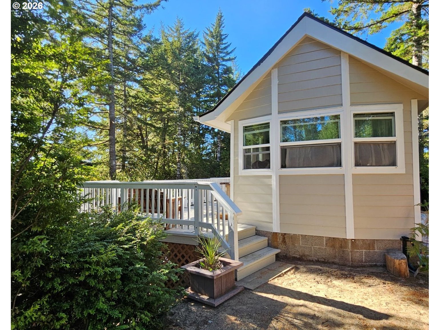 39 Easy Street Florence, OR 97439 - Photo 20 of 24 a view of a house with a yard