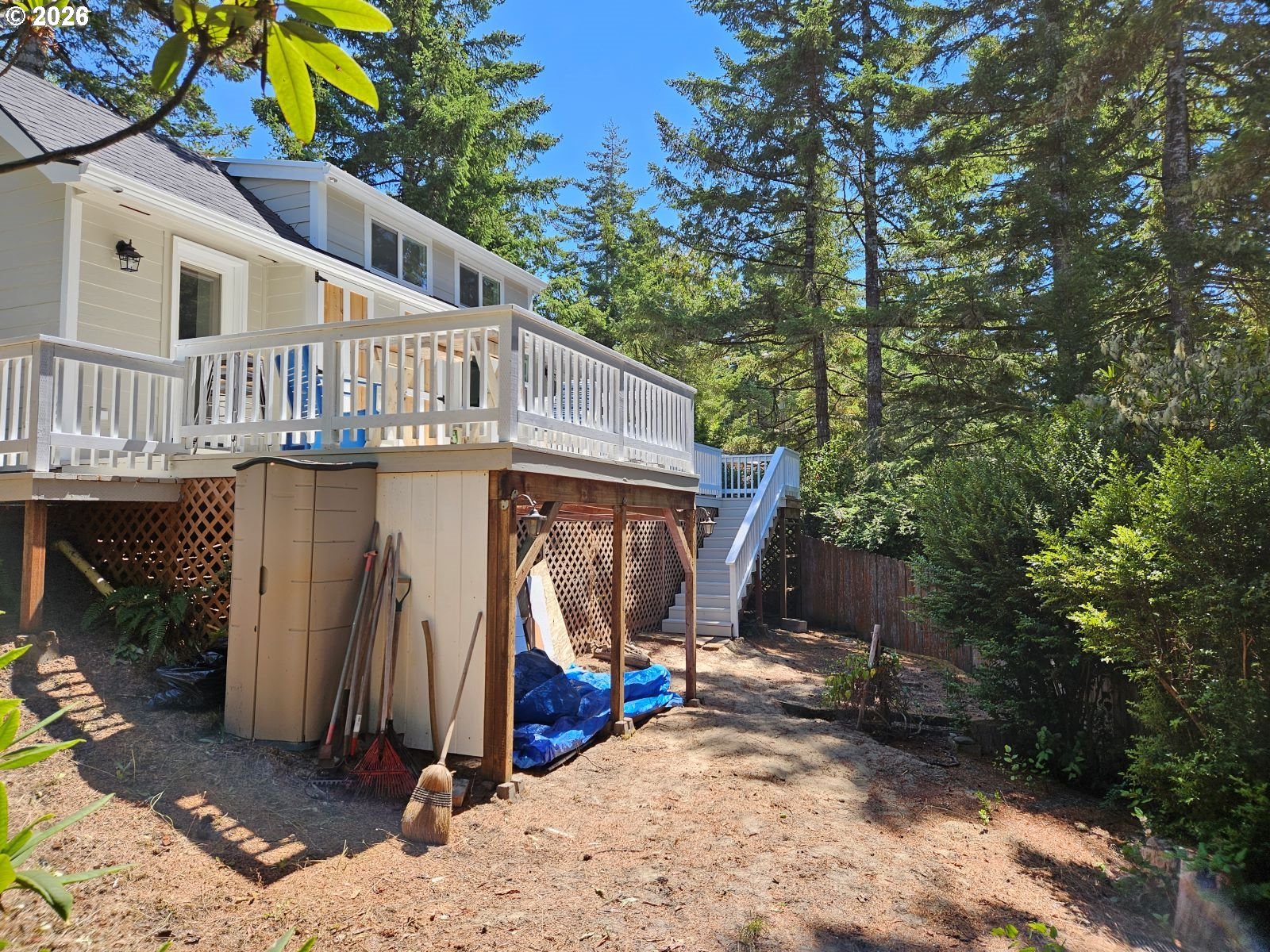 39 Easy Street Florence, OR 97439 - Photo 9 of 24 a view of a house with a yard