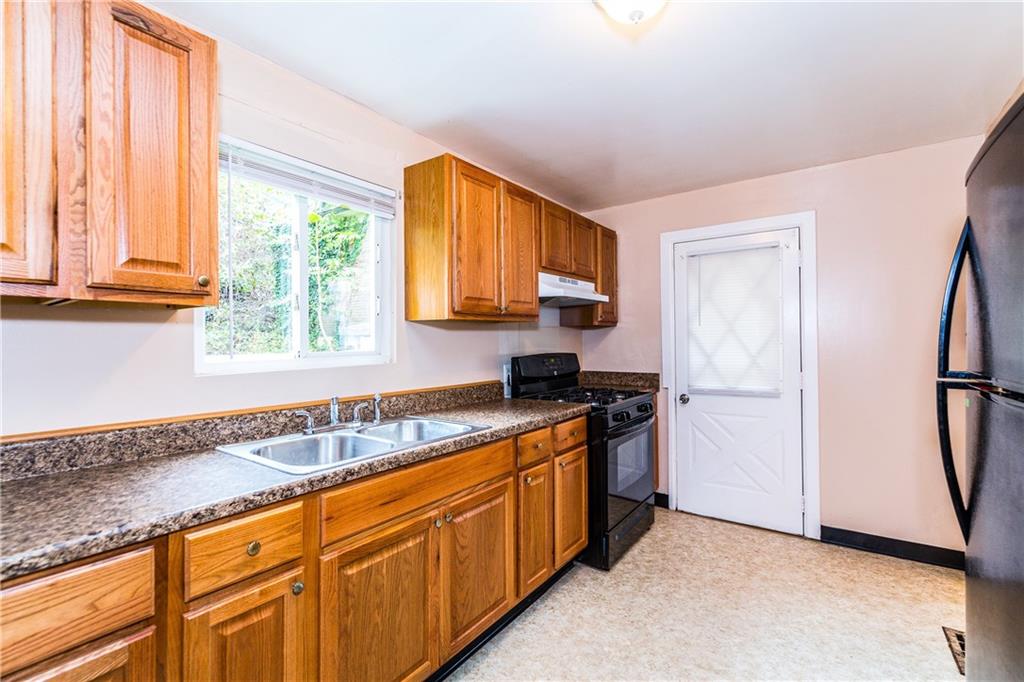 409 Grove Street McKees Rocks, PA 15136 - Photo 11 of 23 Kitchen