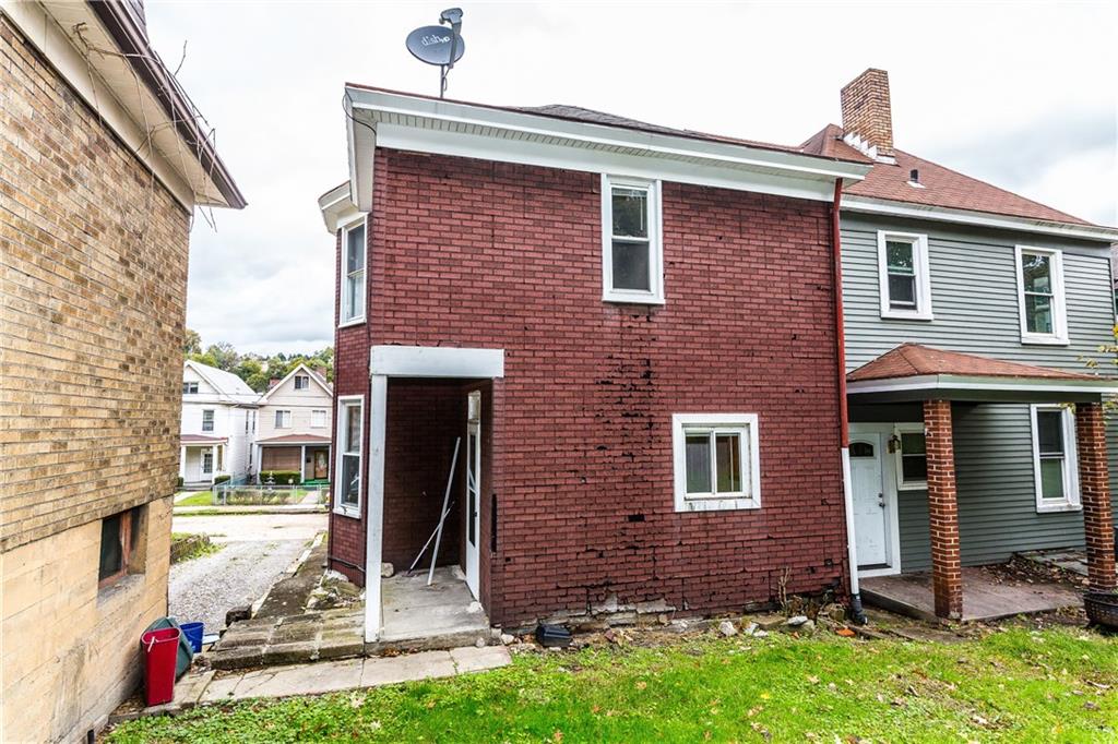 409 Grove Street McKees Rocks, PA 15136 - Photo 21 of 23 Rear of Home