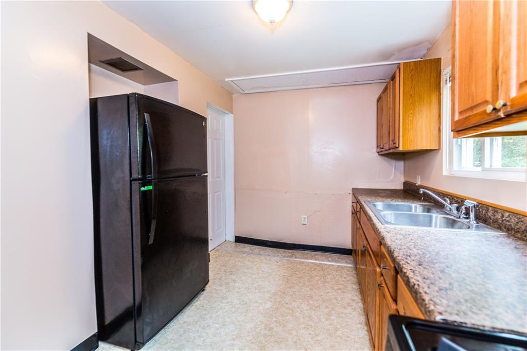409 Grove Street McKees Rocks, PA 15136 - Photo 10 of 23 Kitchen