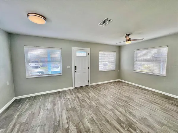$1,700 | 107 West Minnehaha Street, Tampa, FL 33604