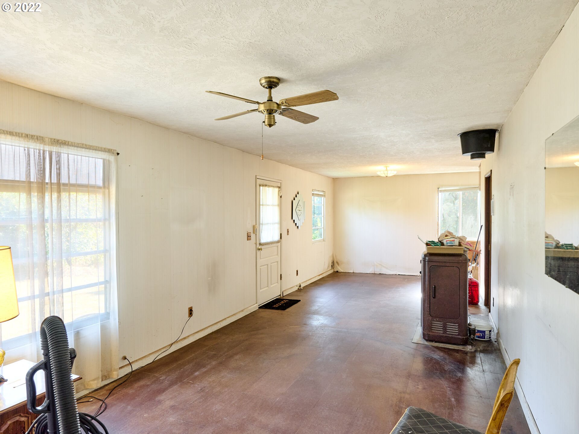 9155 Southwest 23rd Drive Portland, OR 97219 - Photo 5 of 32 Gallery Image 5
