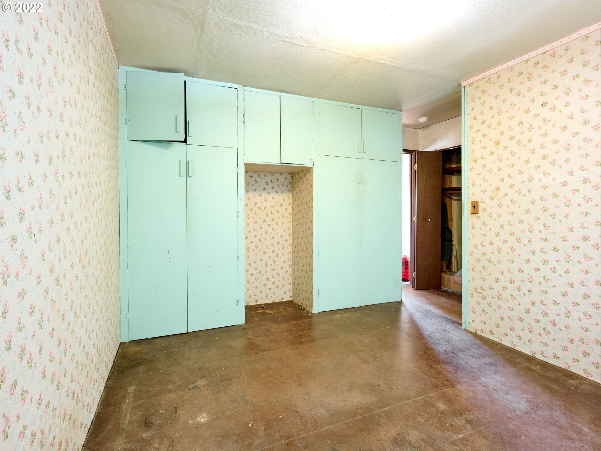 9155 Southwest 23rd Drive Portland, OR 97219 - Photo 7 of 32 Gallery Image 7