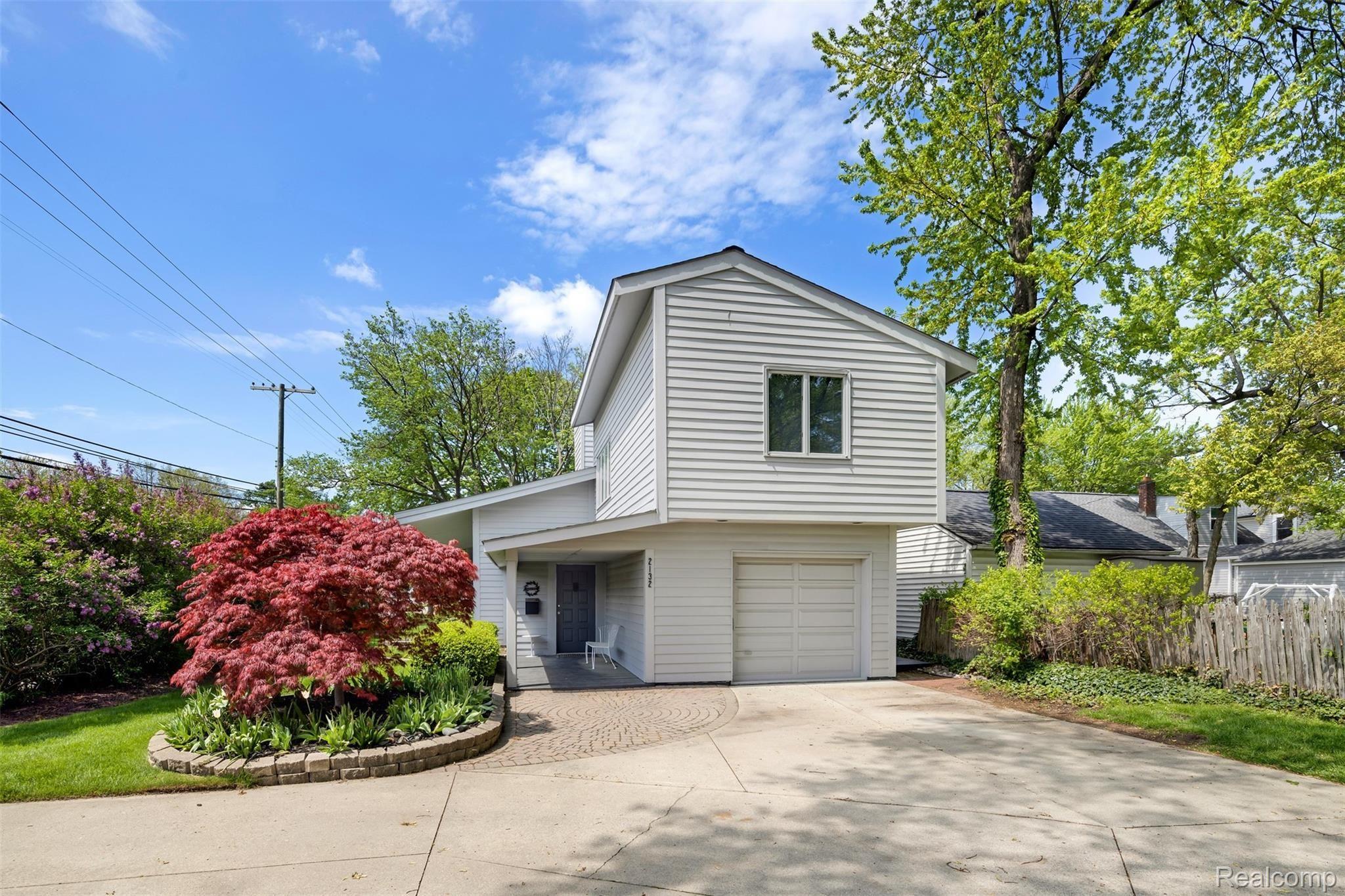 2132 Crooks Road Royal Oak, MI 48073 - Photo 3 of 31 XA9A0046 Output.jpg