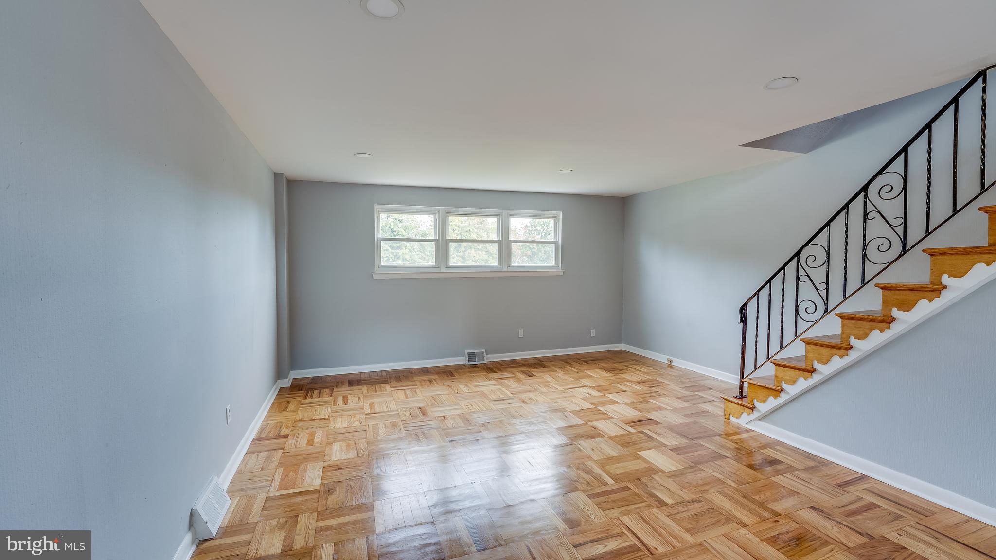2813 Sebring Road Philadelphia, PA 19152 - Photo 3 of 28 Gallery Image 3