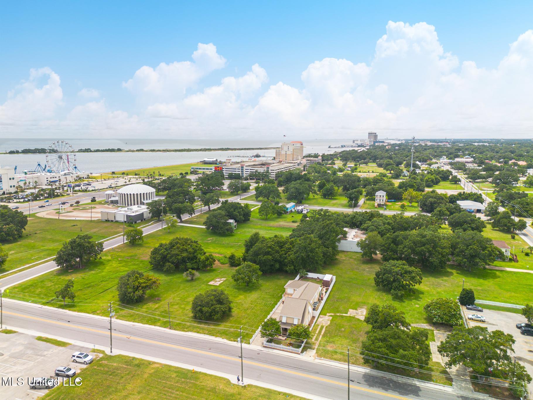 133 Myrtle Street Biloxi, MS 39530 - Photo 3 of 56 133-3