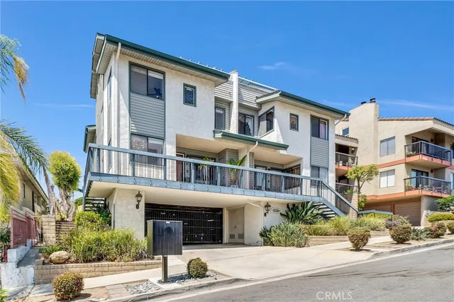 $4,200 | 2215 Molino Avenue, Unit B, Signal Hill, CA 90755
