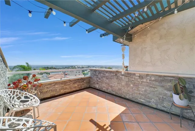 $4,200 | 2215 Molino Avenue, Unit B, Signal Hill, CA 90755