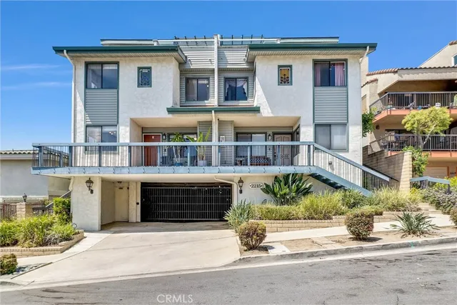 $4,200 | 2215 Molino Avenue, Unit B, Signal Hill, CA 90755