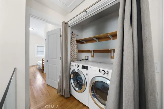 a view of living room washer and dryer