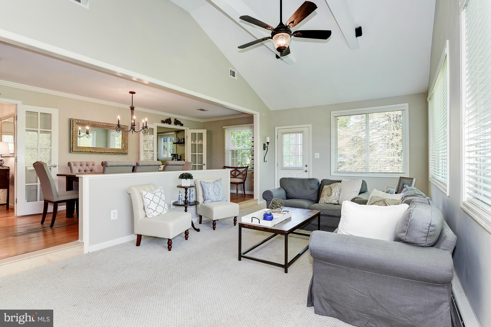 20901 Brooke Knolls Road Gaithersburg, MD 20882 - Photo 3 of 30 Living Room