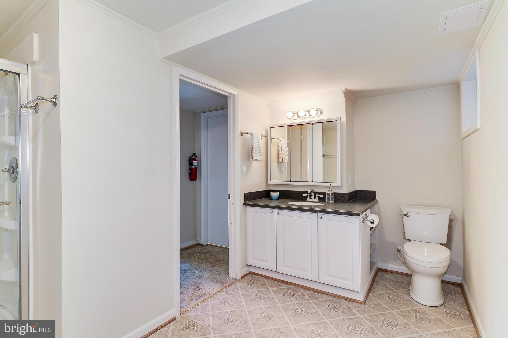 20901 Brooke Knolls Road Gaithersburg, MD 20882 - Photo 24 of 30 Bath