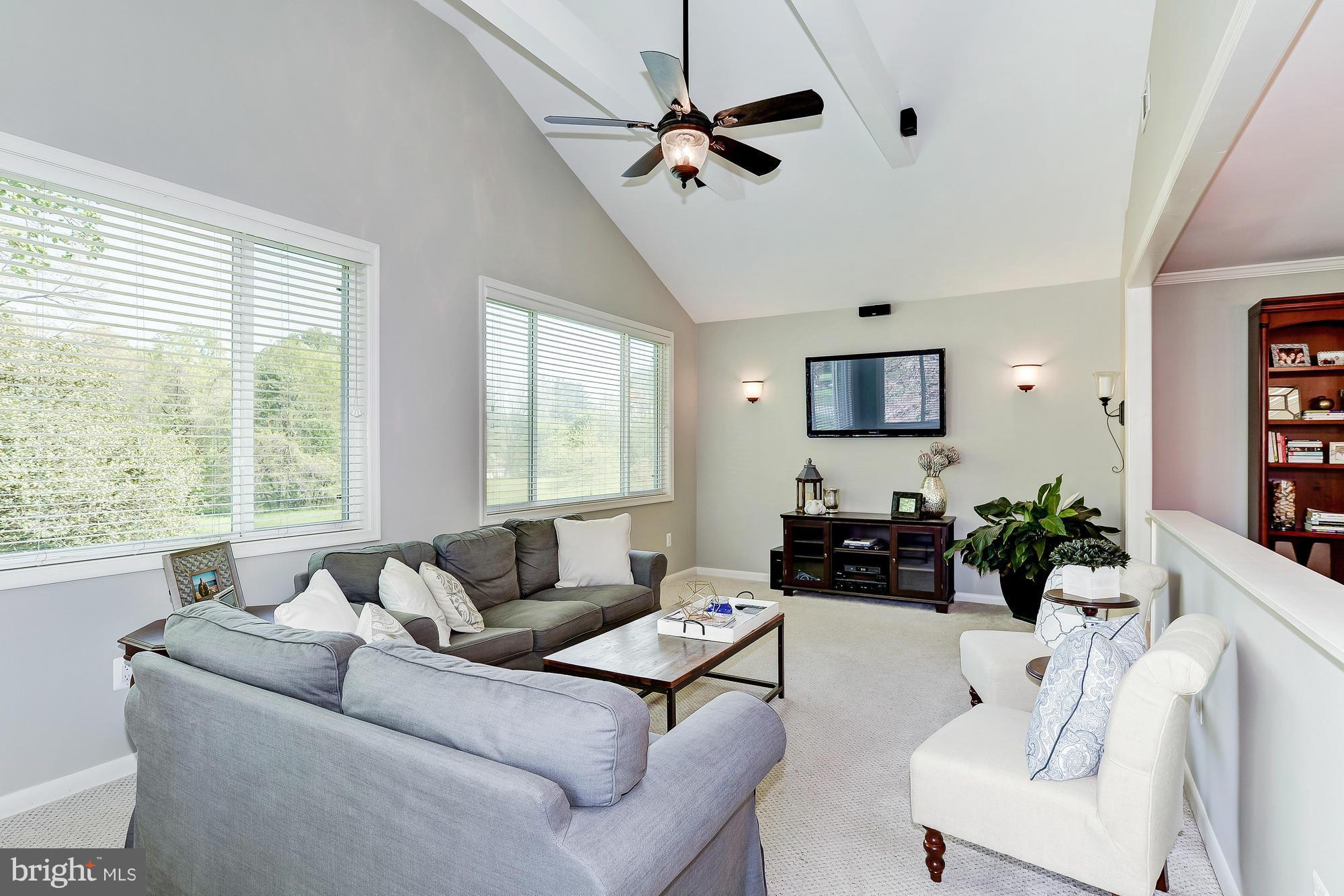 20901 Brooke Knolls Road Gaithersburg, MD 20882 - Photo 4 of 30 Living Room