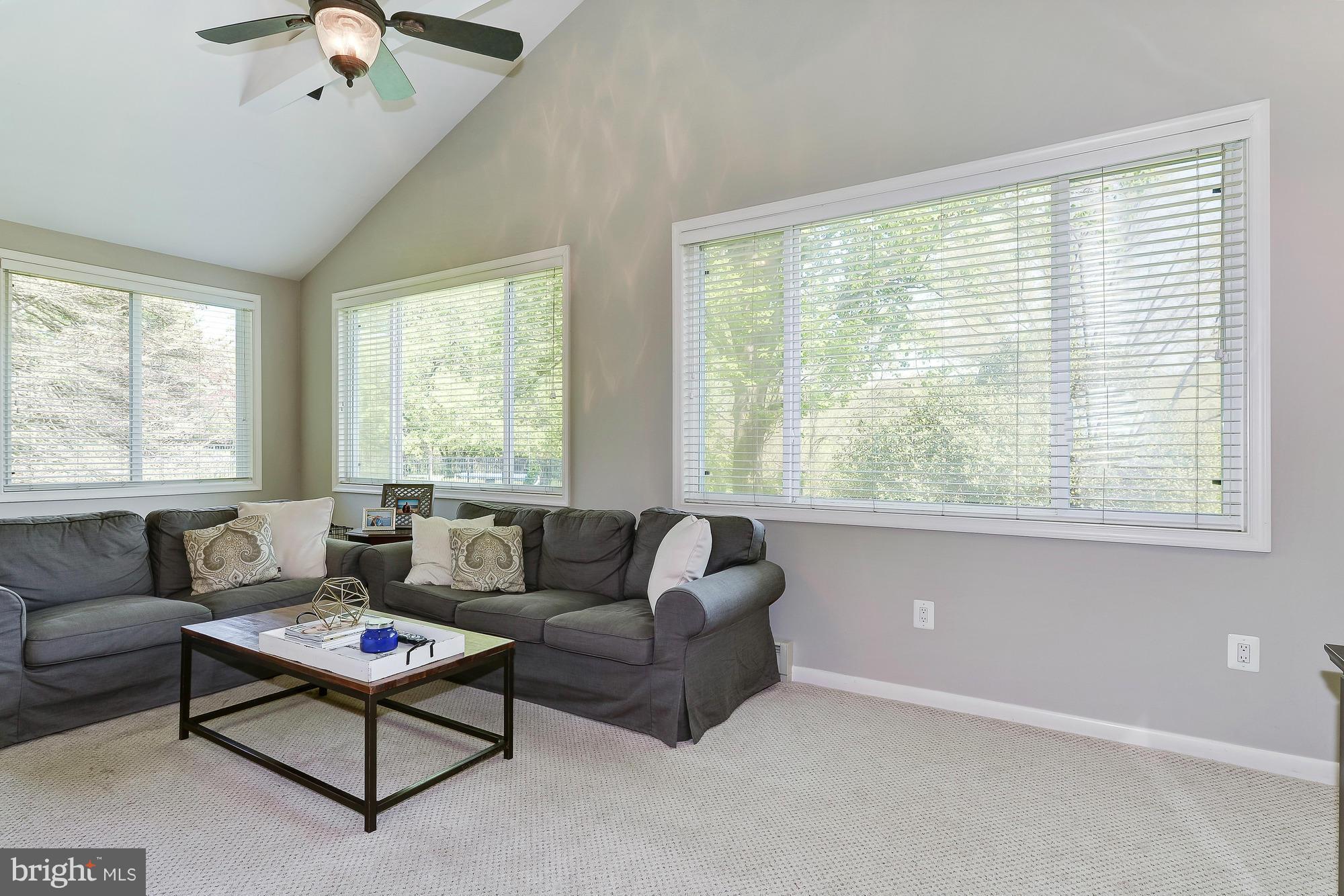 20901 Brooke Knolls Road Gaithersburg, MD 20882 - Photo 6 of 30 Living Room