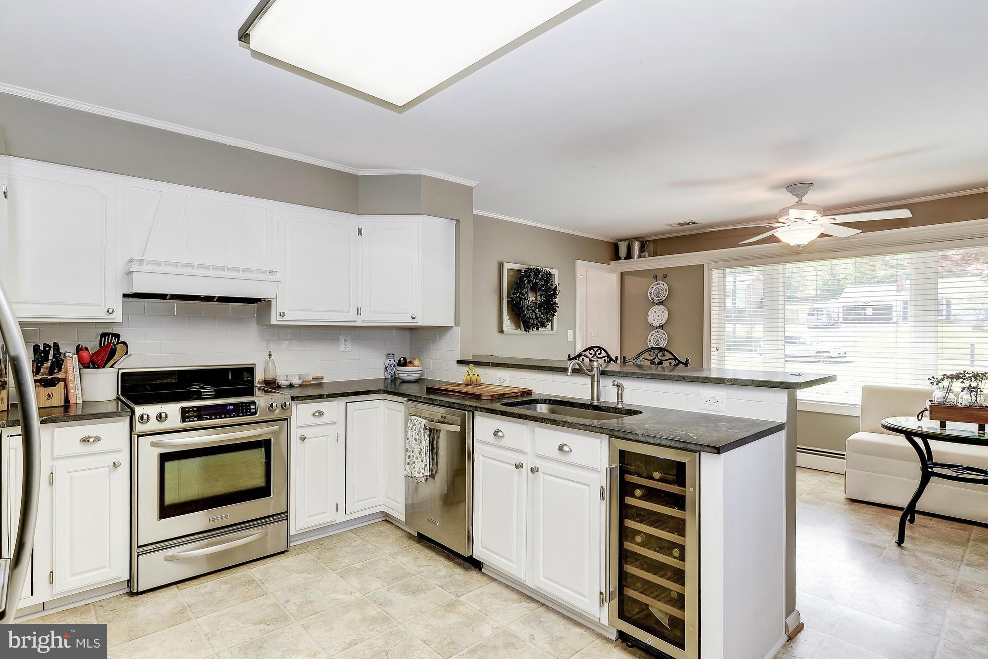 20901 Brooke Knolls Road Gaithersburg, MD 20882 - Photo 8 of 30 Kitchen