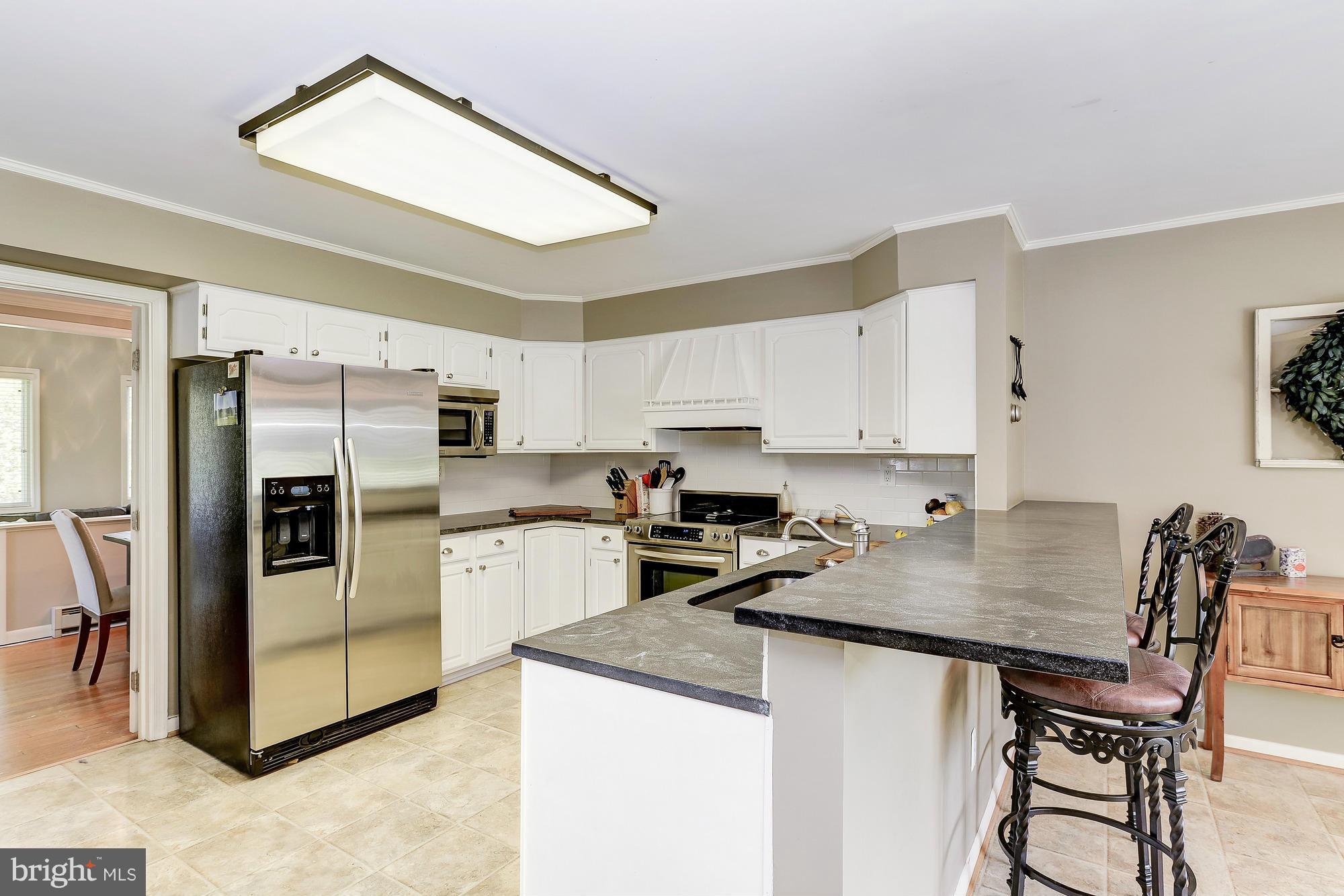 20901 Brooke Knolls Road Gaithersburg, MD 20882 - Photo 9 of 30 Kitchen