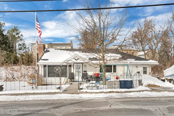 $265,000 | 28 North Washington Street, Athens, NY 12015