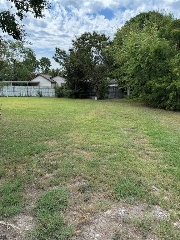 1913 North Main Street Bonham, TX 75418 - Photo 6 of 7 a view of yard with green space