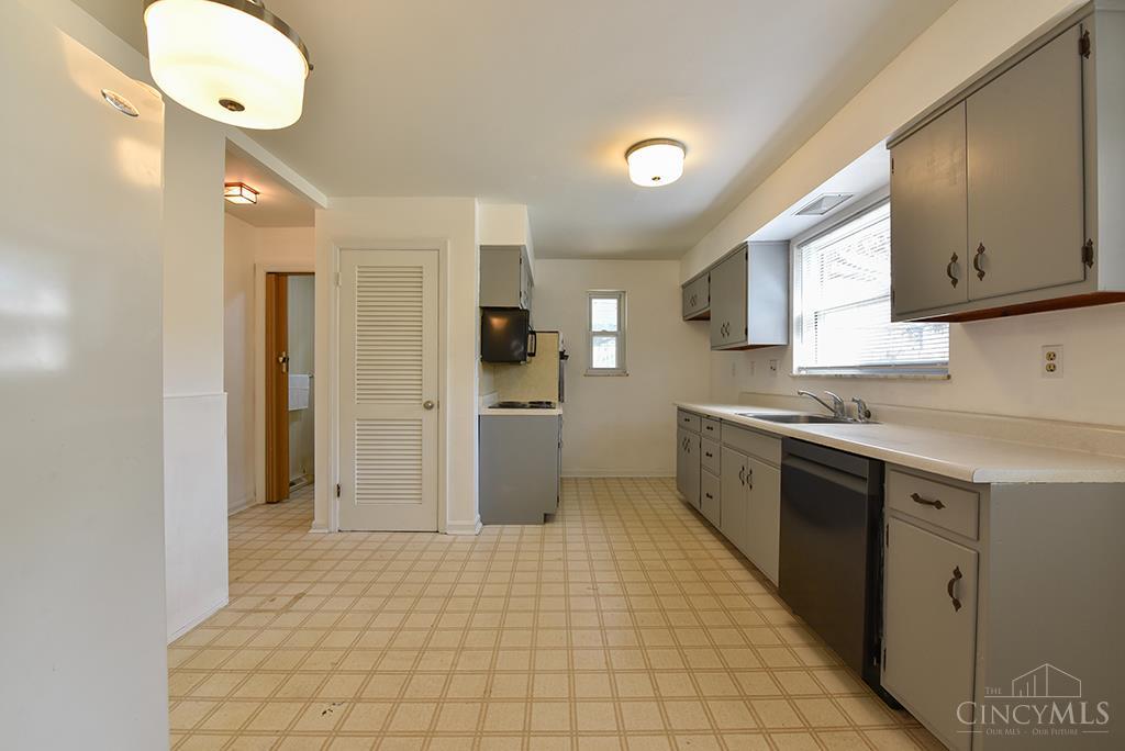 808 Asbury Road Cincinnati, OH 45255 - Photo 11 of 28 Gallery Image 11