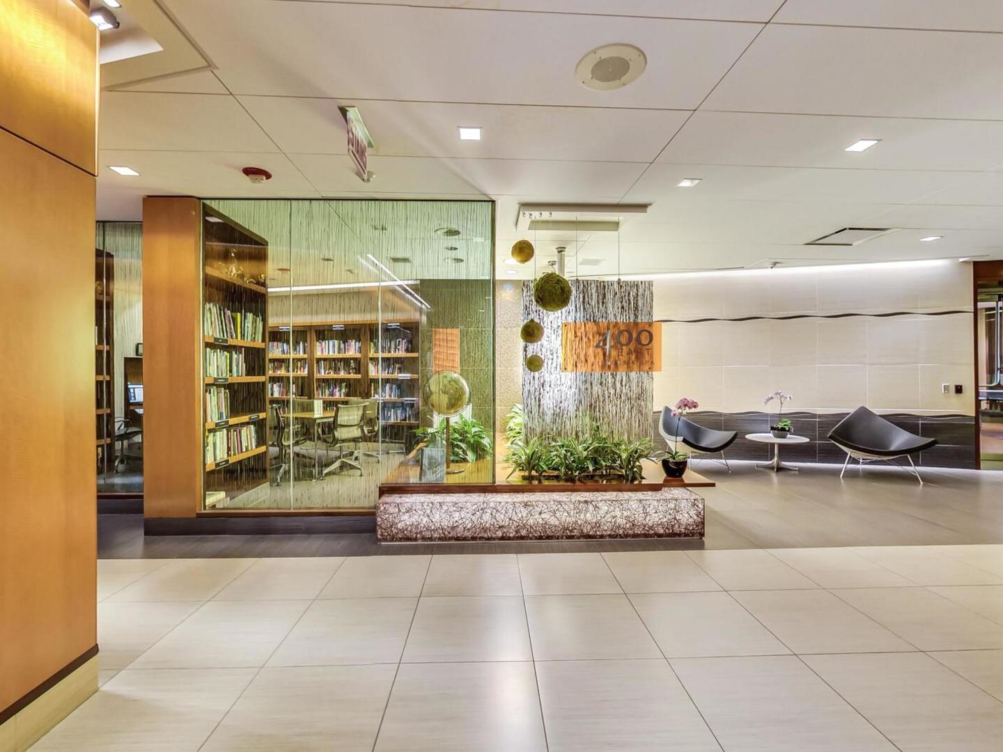 400 East Randolph Street, Unit 1804 Chicago, IL 60601 - Photo 25 of 28 a kitchen with a table and chairs