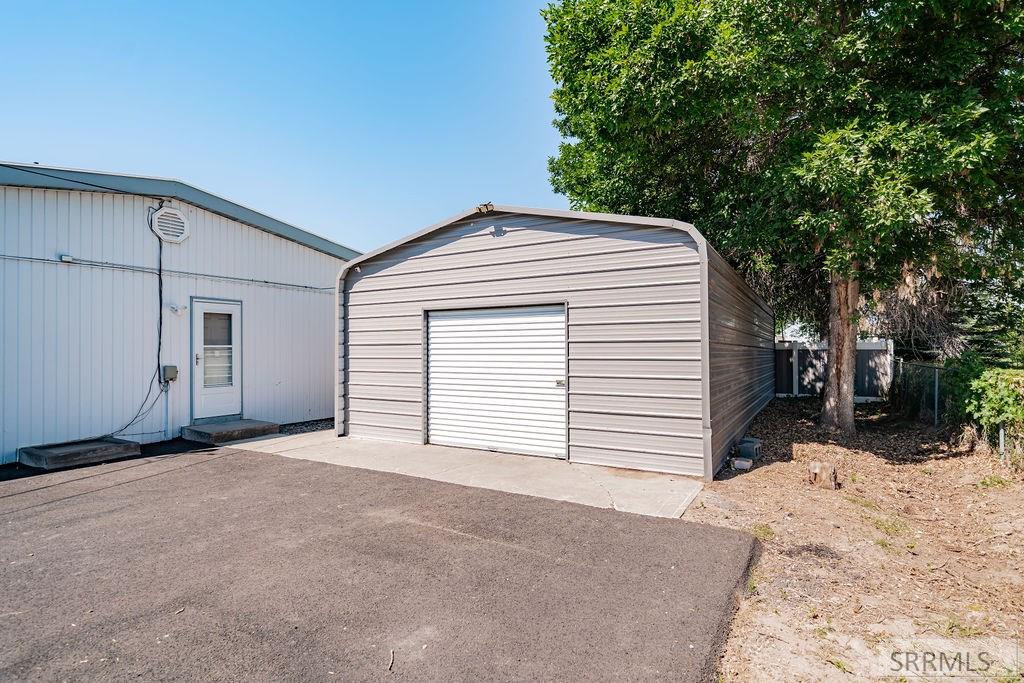 1005 Airport Road Blackfoot, ID 83221 - Photo 3 of 48 detached garage