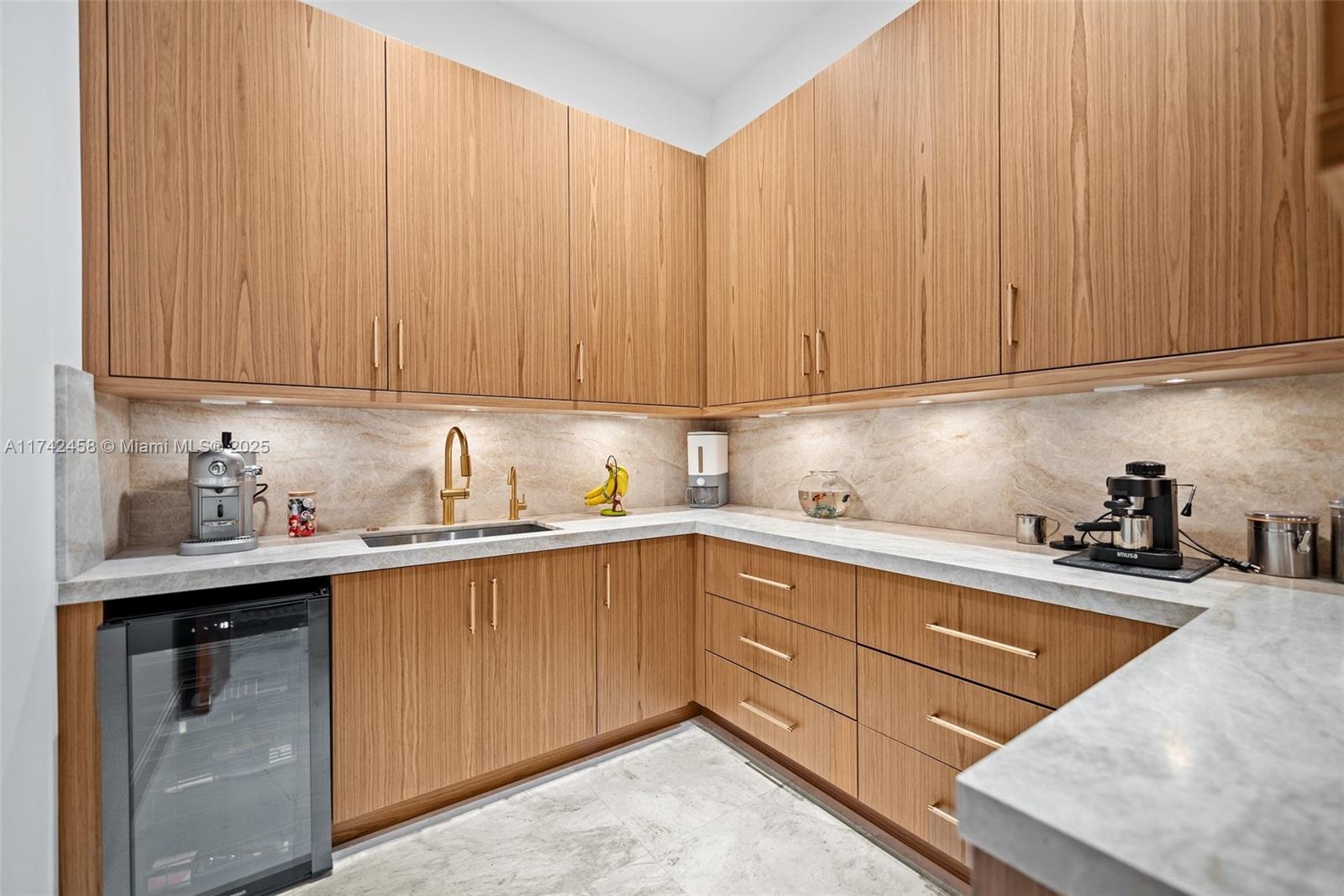 7775 Southwest 72nd Avenue Miami, FL 33143 - Photo 9 of 29 butlers kitchen