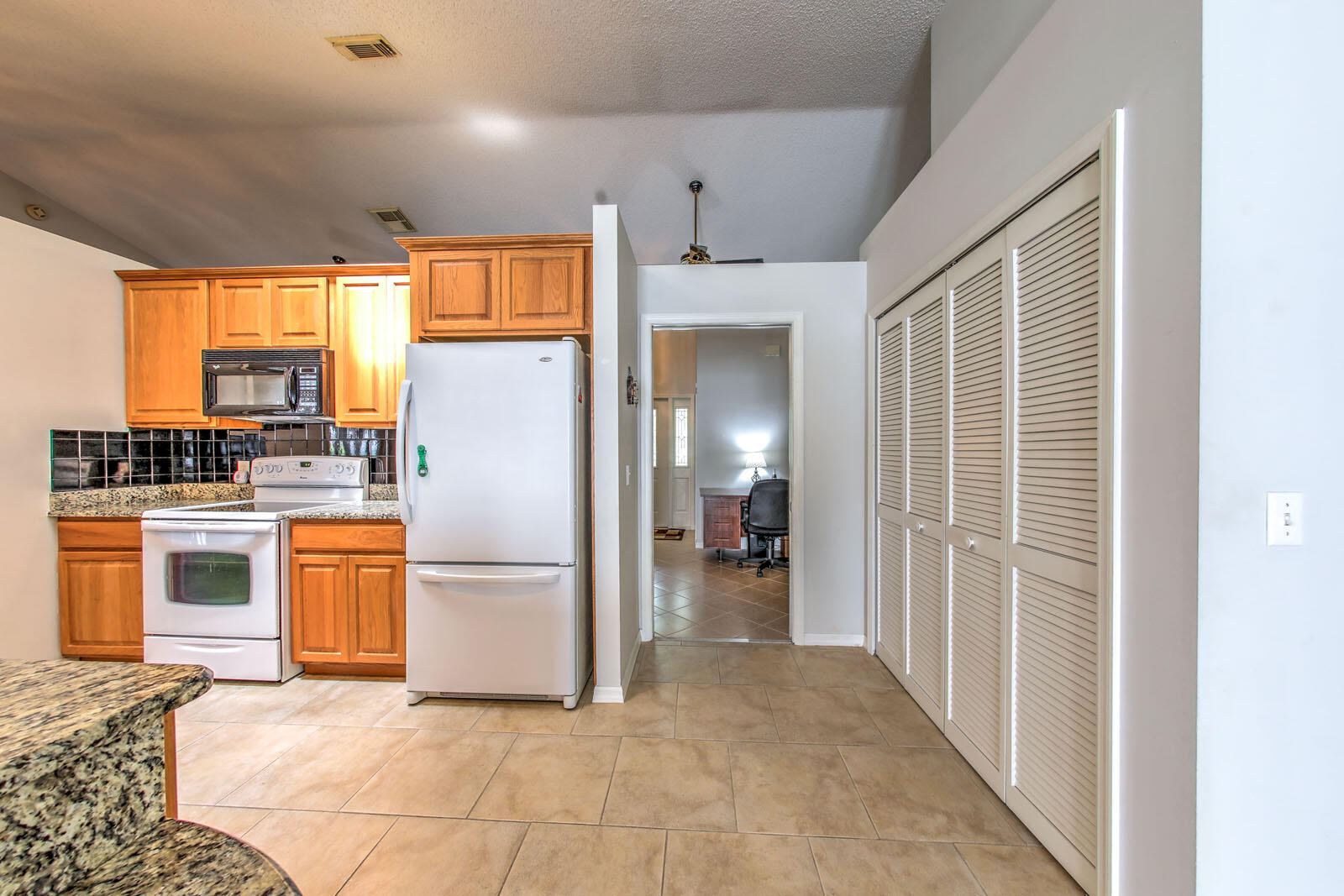 2365 Southwest Abner Road Port St. Lucie, FL 34953 - Photo 18 of 52 Kitchen -