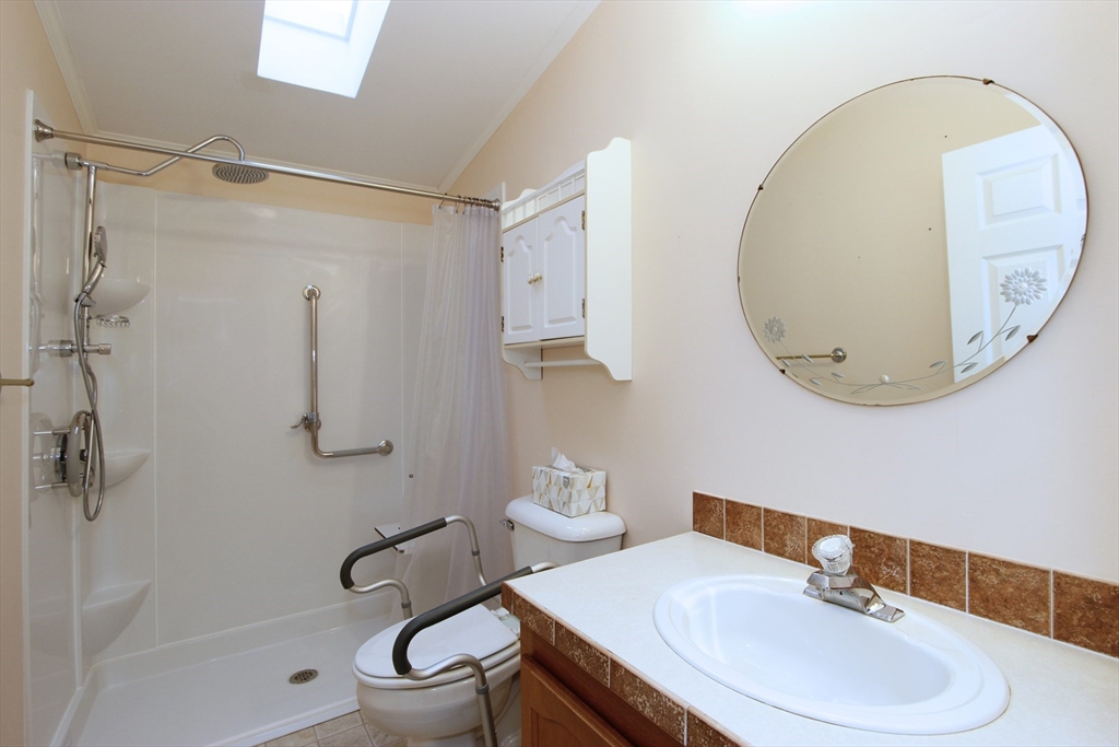 507 Crystal Way Middleboro, MA 02346 - Photo 22 of 36