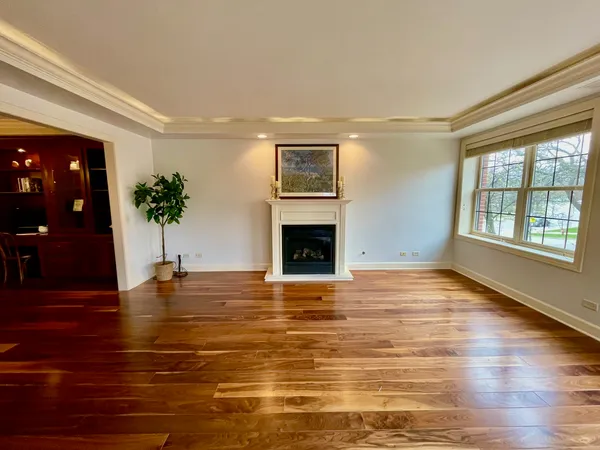 $649,000 | 10 East Burlington Street, Unit 2C, Riverside, IL 60546