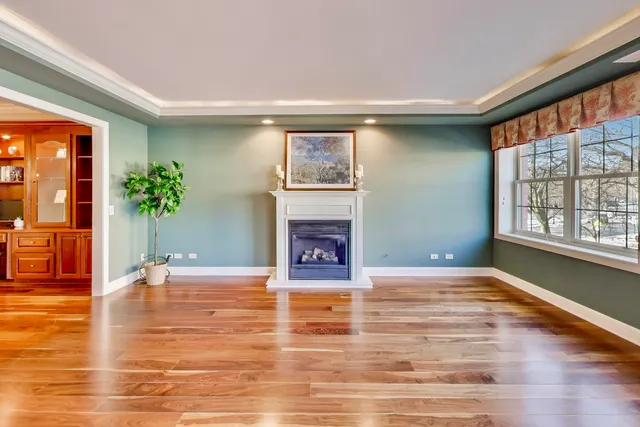 $685,000 | 10 East Burlington Street, Unit 2C, Riverside, IL 60546