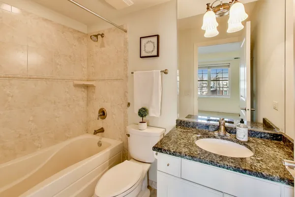 $649,000 | 10 East Burlington Street, Unit 2C, Riverside, IL 60546