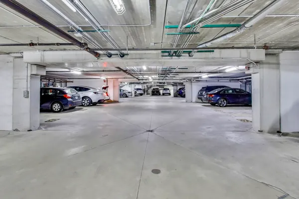 $649,000 | 10 East Burlington Street, Unit 2C, Riverside, IL 60546