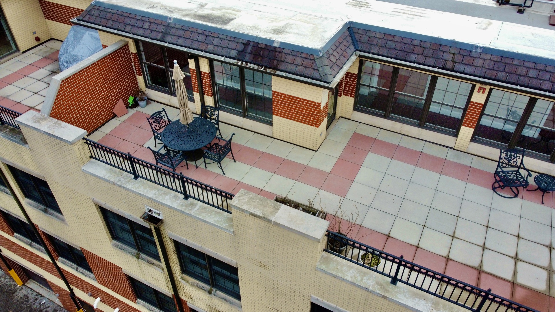 10 East Burlington Street, Unit 2C Riverside, IL 60546 - Photo 37 of 51