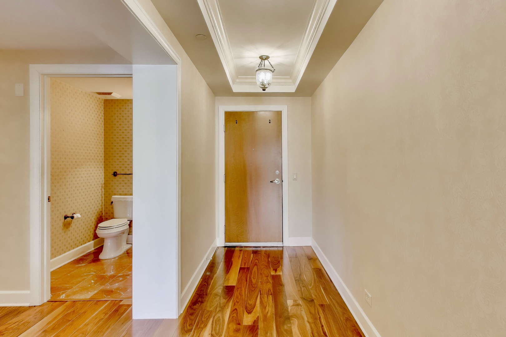 10 East Burlington Street, Unit 2C Riverside, IL 60546 - Photo 4 of 46 a view of bathroom with a bathtub and a shower