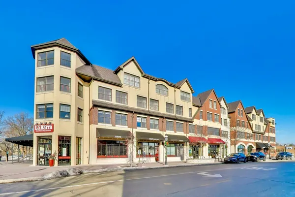 $649,000 | 10 East Burlington Street, Unit 2C, Riverside, IL 60546