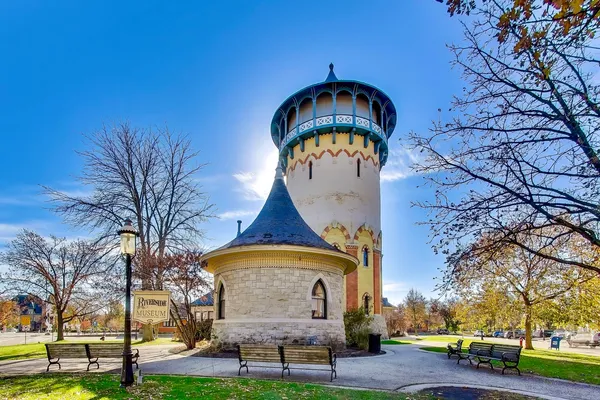 $649,000 | 10 East Burlington Street, Unit 2C, Riverside, IL 60546