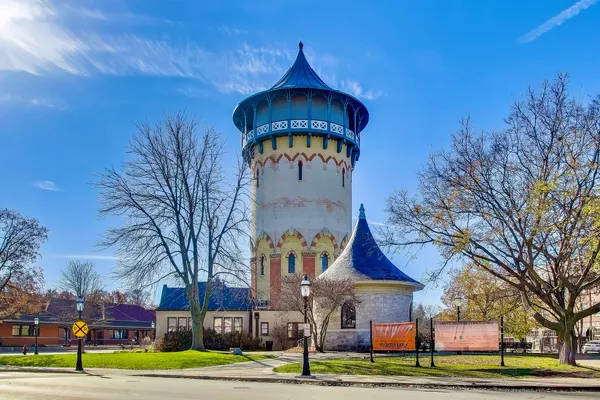 $649,000 | 10 East Burlington Street, Unit 2C, Riverside, IL 60546