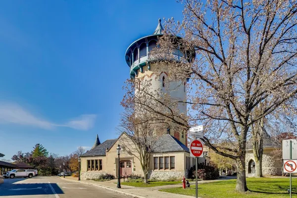 $649,000 | 10 East Burlington Street, Unit 2C, Riverside, IL 60546