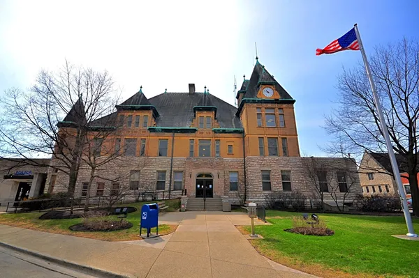 $649,000 | 10 East Burlington Street, Unit 2C, Riverside, IL 60546