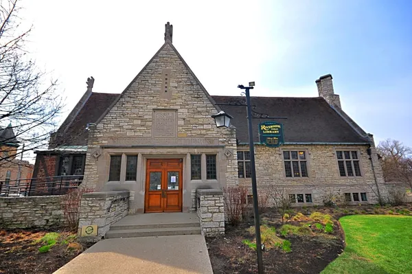 $649,000 | 10 East Burlington Street, Unit 2C, Riverside, IL 60546